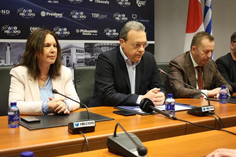 Ο Σωκράτης Φάμελλος κατά τη συνάντηση του με τη νέα διοίκηση της ΔΕΘ-HELEXPO