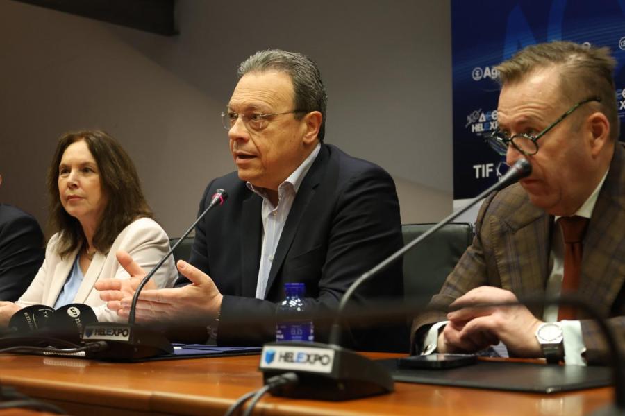 Ο Σωκράτης Φάμελλος κατά τη συνάντηση του με τη νέα διοίκηση της ΔΕΘ-HELEXPO