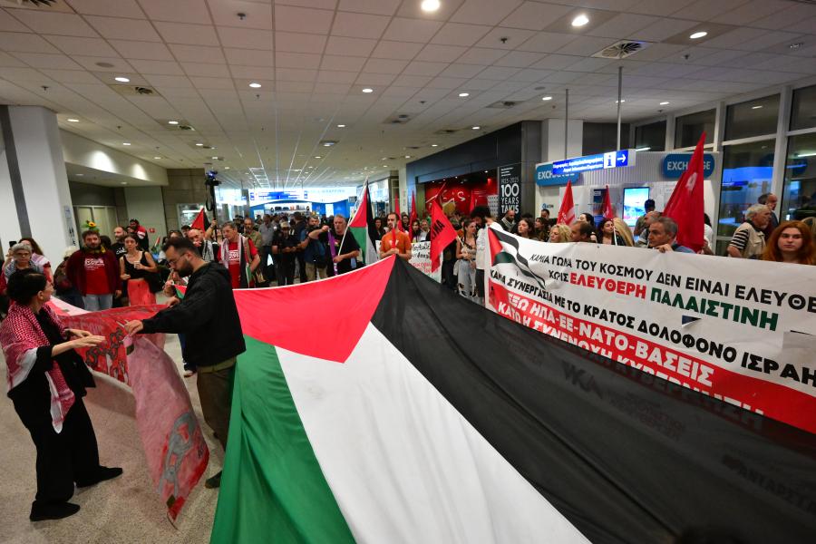 Θερμή υποδοχή της ελληνικής αποστολής του Global Sumud Flotilla στο Ελ. Βενιζέλος