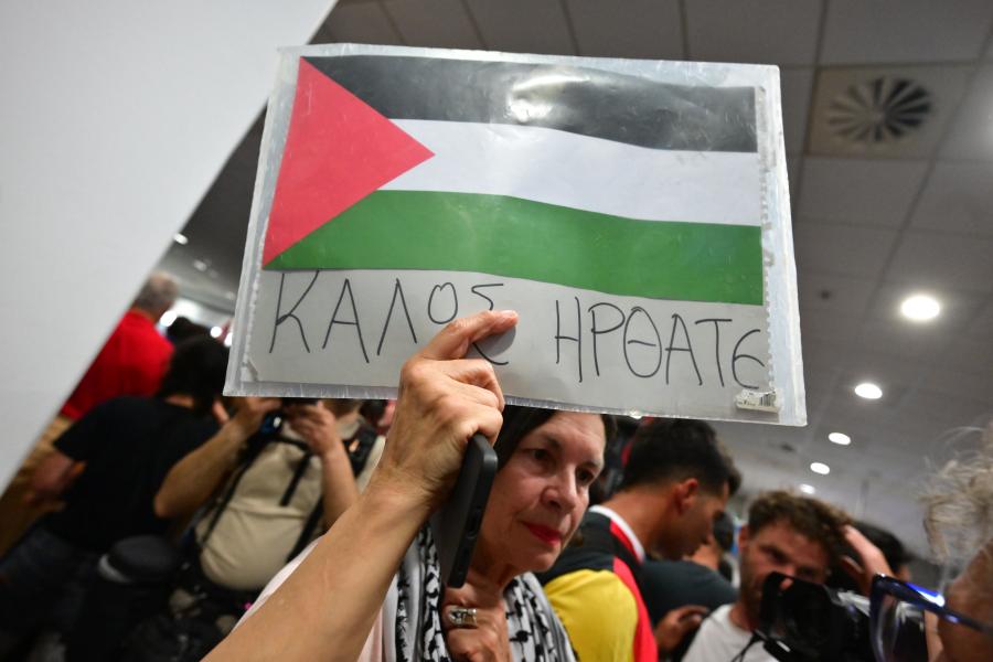 Θερμή υποδοχή της ελληνικής αποστολής του Global Sumud Flotilla στο Ελ. Βενιζέλος