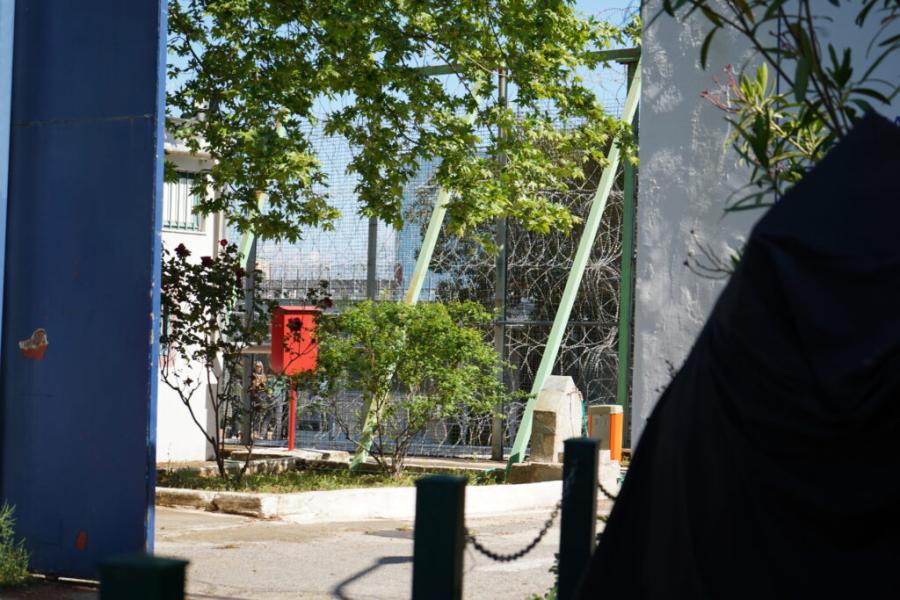 Η Left στις ελληνικές φυλακές