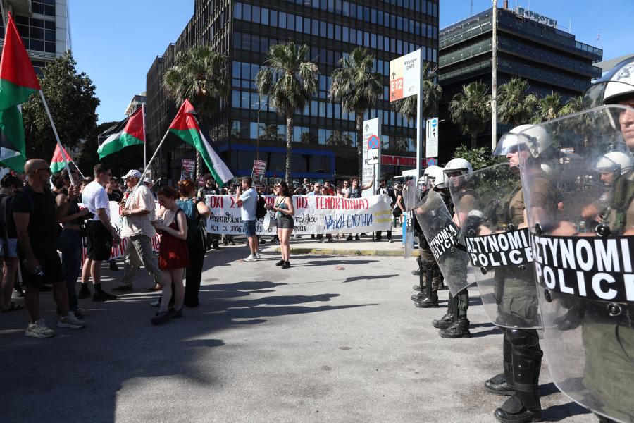 Συγκέντρωση διαμαρτυρίας στον Πειραιά ενάντια στην άφιξη του ισραηλινού κρουαζιερόπλοιου Crown Iris