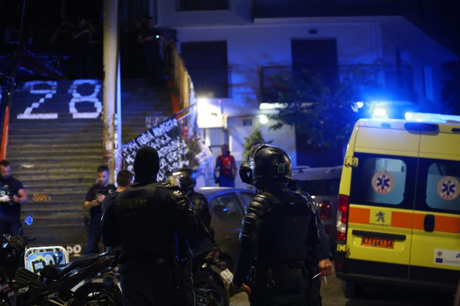 Θανάσιμα τραυματισμένος εντοπίστηκε άνδρας στα σκαλάκια του Αστέρα στην οδό Καλλιδρομίου, στα Εξάρχεια