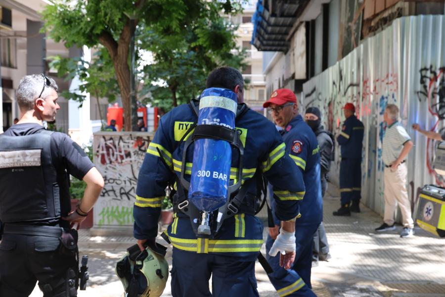 Φωτιά σε ισόγειο ξενοδοχείου στην Ομόνοια