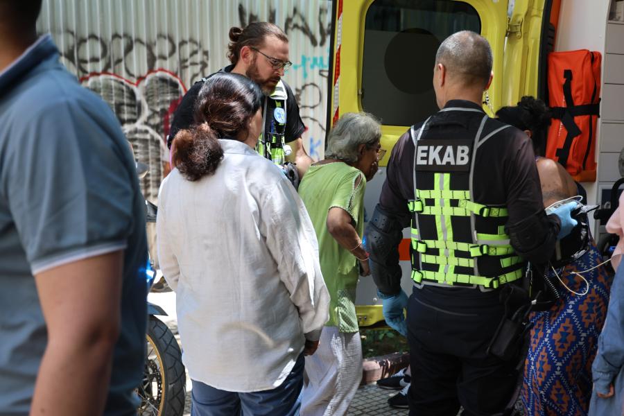 Φωτιά σε ισόγειο ξενοδοχείου στην Ομόνοια