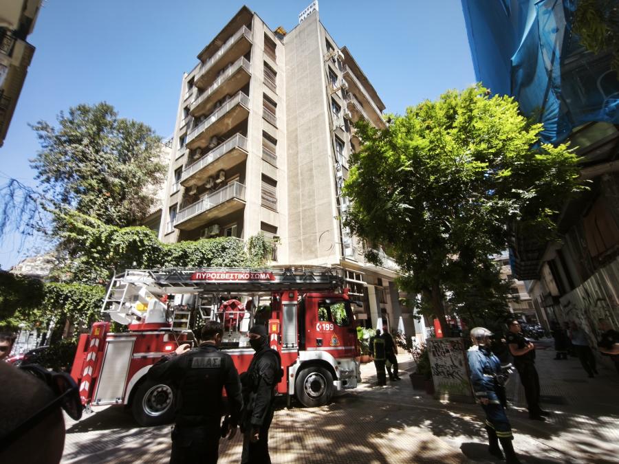 Φωτιά σε ισόγειο ξενοδοχείου στην Ομόνοια