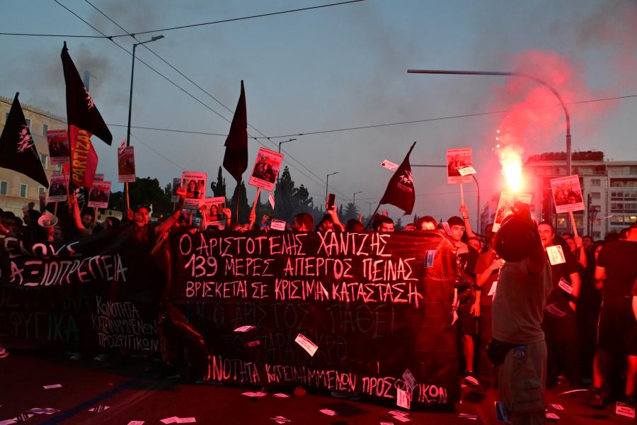 Συγκέντρωση για Χατζή στο Σύνταγμα