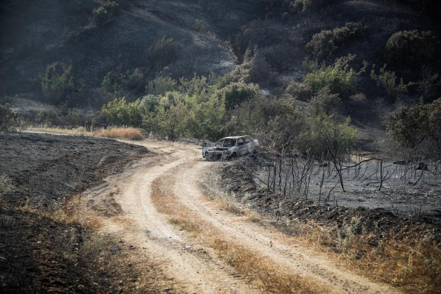 Το αυτοκίνητο του 76χρονου που προκάλεσε την πυρκαγιά στο Ωραιόκαστρο