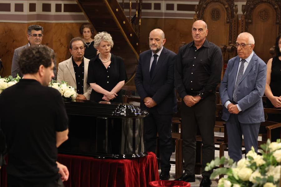 Κηδεία της ηθοποιού Μάρως Κοντού – Η εξόδιος ακολουθία στην Μητρόπολη Αθηνών