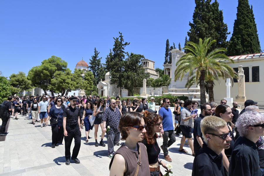 Η κηδεία της Πάολας Ρεβενιώτη στο Α' Νεκροταφείο Αθηνών, Σάββατο 11 Ιουλίου 2026