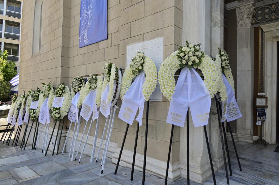 Κηδεία της ηθοποιού Μάρως Κοντού – Η εξόδιος ακολουθία στην Μητρόπολη Αθηνών