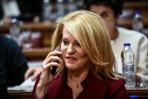 ΘΕΟΔΩΡΑ ΤΖΑΚΡΗ ΜΕ ΤΗΛΕΦΩΝΟ