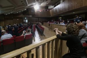 ΔΙΚΗ ΧΡΥΣΗ ΑΥΓΗ ΑΙΘΟΥΣΑ ΜΑΓΔΑ ΦΥΣΣΑ