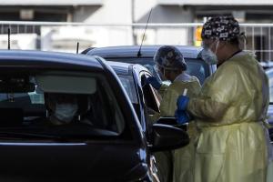 ιταλία κορωνοϊός τεστ γιατροί αυτοκίνητα