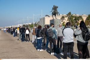 Κόσμος στη Θεσσαλονίκη για τεστ κορωνοϊού