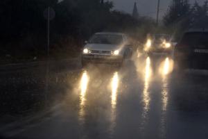 βροχή αυτοκίνητο δρόμος