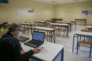τηλεκπαιδευση σχολειο ταξη υπολογιστης