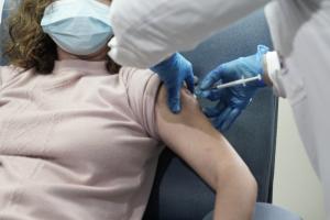 Εμβολιασμός κατά του κορωνοϊού στο νοσοκομείο «Σωτηρία» στις 27 Δεκεμβρίου 2020