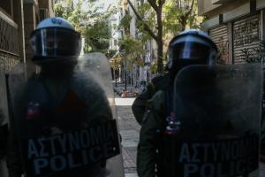 ΜΑΤ στο μνημείο του Αλέξανδρου Γρηγορόπουλου