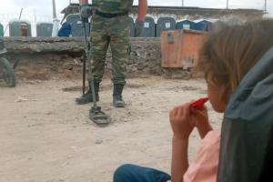HRW ΛΕΣΒΟΣ ΑΝΙΧΝΕΥΤΗΣ ΜΕΤΑΛΛΩΝ ΜΑΥΡΟΒΟΥΝΙ