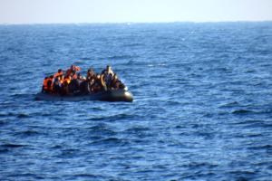 μετανάστες πρόσφυγες θάλασσα βάρκα