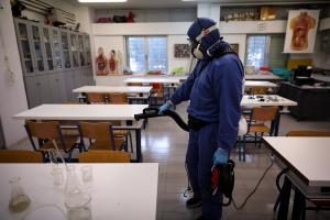 σχολείο κορωοϊός ταξη απολύμανση