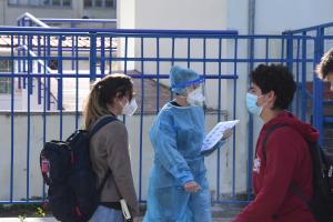 ΣΧΟΛΕΙΟ ΚΟΡΩΝΟΪΟΣ ΕΛΕΓΧΟΙ ΜΑΘΗΤΕΣ ΜΑΣΚΕΣ