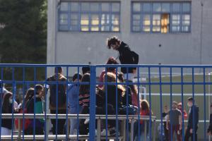 ΣΧΟΛΕΙΟ ΚΟΡΩΝΟΪΟΣ ΜΑΣΚΕΣ ΜΑΘΗΤΕΣ ΠΡΟΑΥΛΙΟ