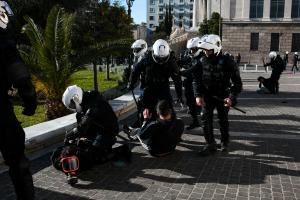 Αστυνομικοί και φοιτητές