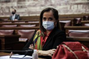 Η Ντόρα Μπακογιάννη στη Βουλή