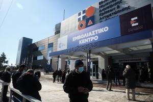 Εμβόλια σε εμβολιαστικό κέντρο