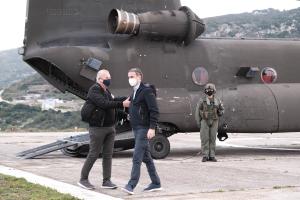 Ο Κυριάκος Μητσοτάκης με ελικόπτερο στην Ικαρία