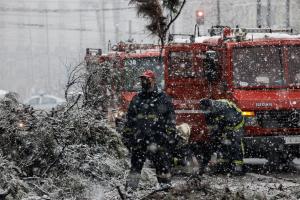 Πυροσβεστική μέσα στα χιόνια