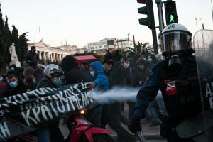 Χημικά κατά διαδηλωτών