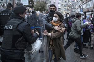 ΔΙΑΔΗΛΩΣΗ ΤΟΥΡΚΙΑ ΓΥΝΑΙΚΕΣ ΚΑΤΑ ΤΗΣ ΑΠΟΣΥΡΣΗΣ ΑΠΟ ΤΗ ΣΥΝΘΗΚΗ ΤΗΣ ΚΩΝΣΤΑΝΤΙΝΟΥΠΟΛΗΣ