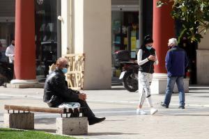 Στιγμιότυπο με πολίτες από τη Θεσσαλονίκη εν μέσω lockdown
