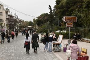 ΘΗΣΕΙΟ ΚΟΡΩΝΟΙΟΣ ΛΟΚΝΤΑΟΥΝ