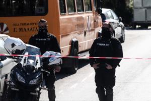 Αστυνομικοί στο σημείο δολοφονίας του Γιώργου Καραϊβάζ
