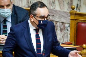 Ο Βασίλης Κοντοζαμάνης στη Βουλή