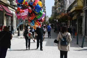 Κόσμος στην Πάτρα ενόψει Πάσχα