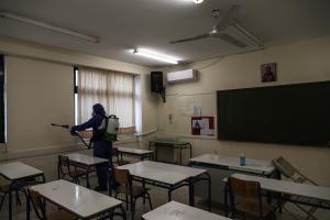 σχολείο κορωνοϊός τάξη απολύμανση