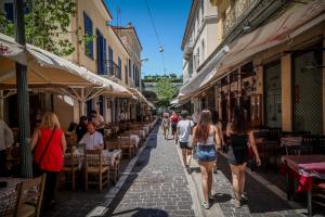 ΑΘΗΝΑ ΠΛΑΚΑ ΤΟΥΡΙΣΜΟΣ ΕΣΤΙΑΣΗ