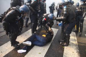 ΓΑΛΛΙΑ ΣΥΓΚΡΟΥΣΕΙΣ ΑΣΤΥΝΟΜΙΑΣ ΜΕ ΔΙΑΔΗΛΩΤΕΣ ΓΙΑ ΤΗΝ ΠΑΛΑΙΣΤΙΝΗ
