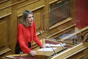 Η Άννα Ευθυμίου στη Βουλή