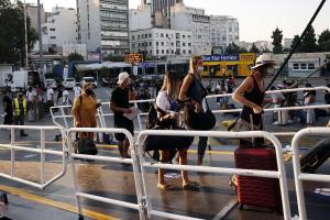 πλοίο μάσκες Πειραιάς διακοπές