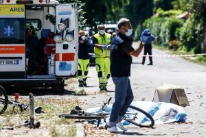 ΕΝΟΠΛΟΣ ΣΚΟΤΩΣΕ ΤΡΙΑ ΑΤΟΜΑ ΠΡΙΝ ΑΥΤΟΚΤΟΝΗΣΕΙ ΙΤΑΛΙΑ ΑΣΤΥΝΟΜΙΑ