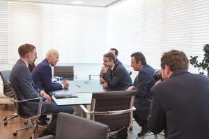 Τζο Μπάιντεν και Κυριάκος Μητσοτάκης