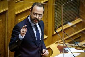 Ο Κώστας Μαραβέγιας στη Βουλή