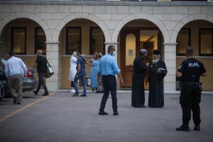 Αστυνομικοί στη Μονή Πετράκη
