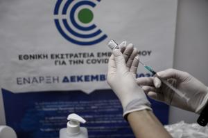 Στιγμιότυπο από το Εμβολιαστικό Κέντρο στο Ασκληπιείο Βούλας.